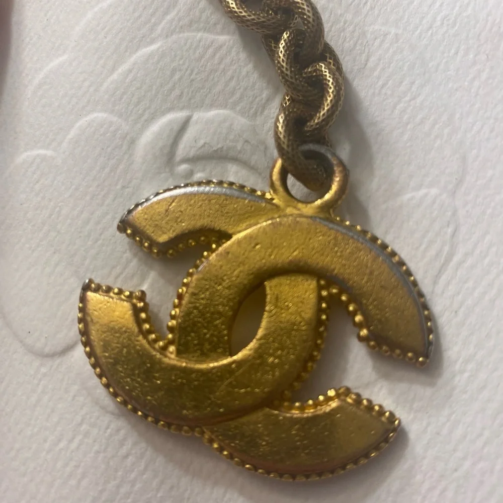 ❌sold❌ CHANEL Vintage 96A Coco Mark Textured Interlocking CC Key Holder Charm